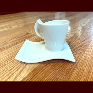 4 Espresso cups with individual trays